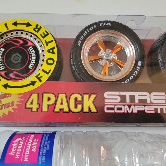 NEW 2005 Road Champs FLY WHEELS 4 Pack Floaters Spinners Mini Tires Rims - Picture 3 of 6